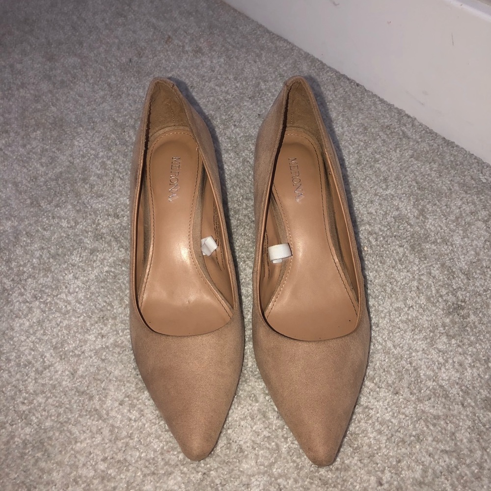 Tan closed toe 2in heels